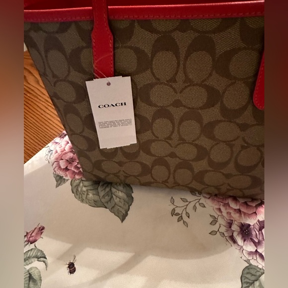 Coach Small City Tote In Signature Canvas - Picture 4 of 7